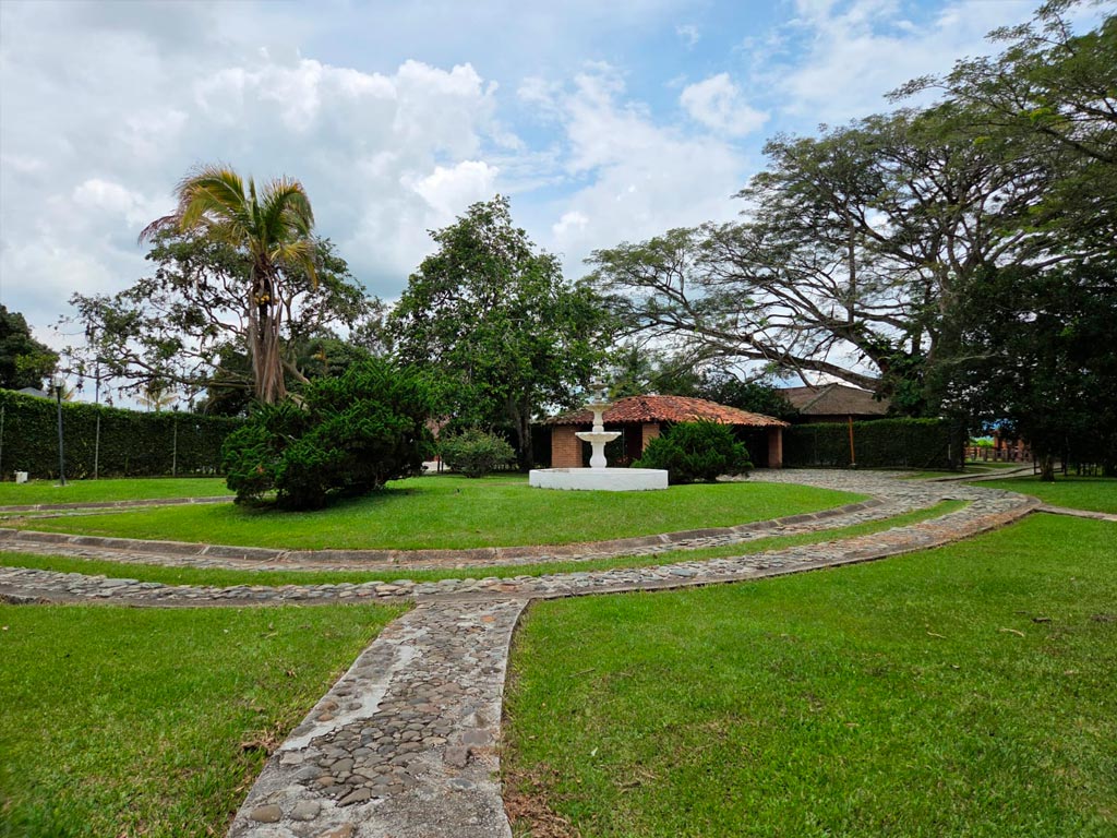 detur, de tur, detur fincas fincas en Montenegro, fincas en alquiler Montenegro, alquiler de fincas en Montenegro, fincas turísticas en Montenegro, finca vacacional Montenegro, finca campestre Montenegro, fincas en el eje cafetero