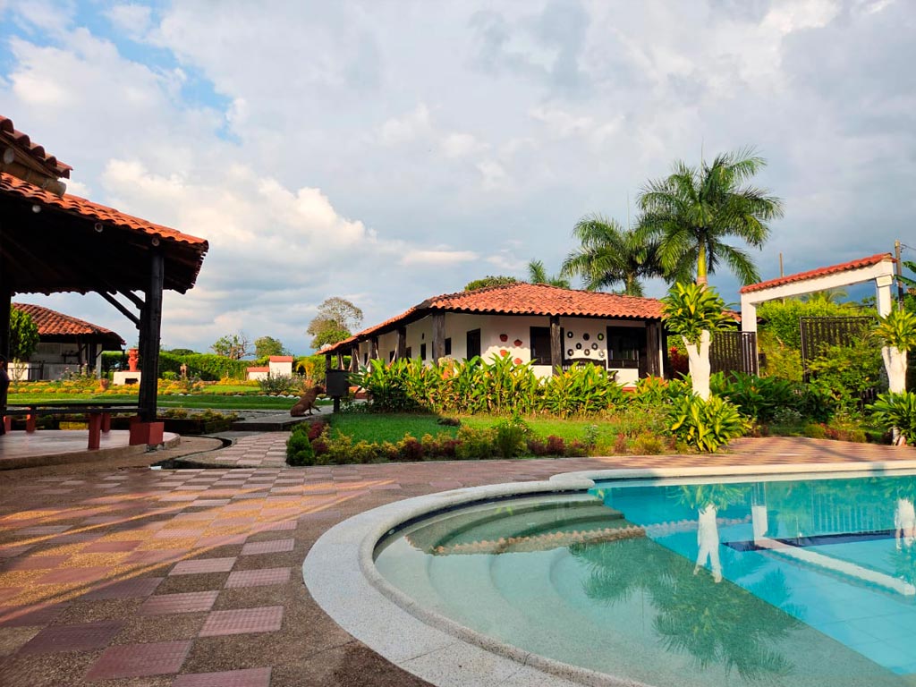 detur, de tur, detur fincas fincas en Armenia, fincas en alquiler Armenia, alquiler de fincas en Armenia, fincas turísticas en Armenia, finca vacacional Armenia, finca campestre Armenia, fincas en el eje cafetero